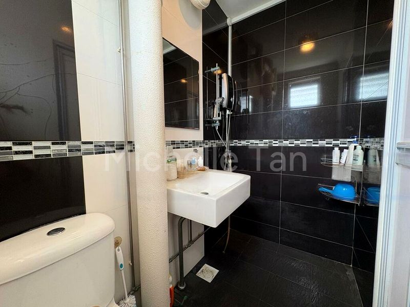 5 Room (5I) HDB for Sale in  489C Tampines Street 45 - Image 5